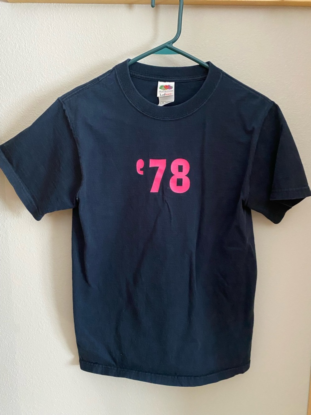 Fruit of the Loom black Tee-Shirt with Pink '78 Graphic